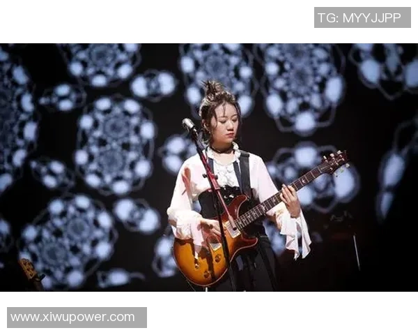 阿图什市足球明星展现多才多艺激情演唱引发热烈反响